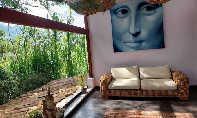 La Estrella Villa | Artsy lush villa with jungle garden in the city
