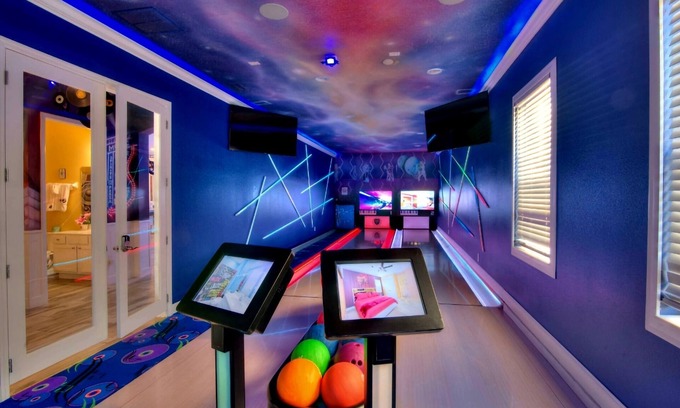 Briargrove House | As seen on TV! Music City Bowling Villa Sleeps 40!