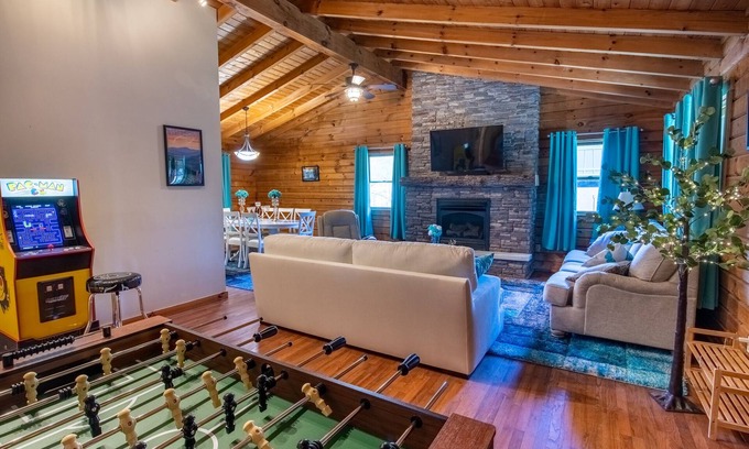 Mount Nebo Cabin | Ascension Cabin - huge yard, hot tub, above stream