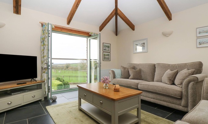 Grampound Cottage | ASH COTTAGE, country holiday cottage, with a garden in Tregony
