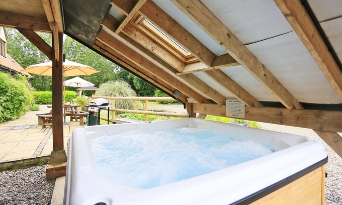 Bungay House | Ash - Three Bedroom House, Sleeps 6