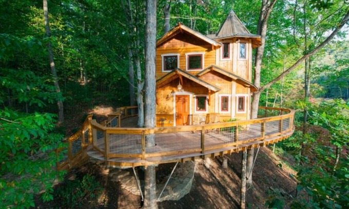 Weaverville House | Asheville's luxury treehouse!