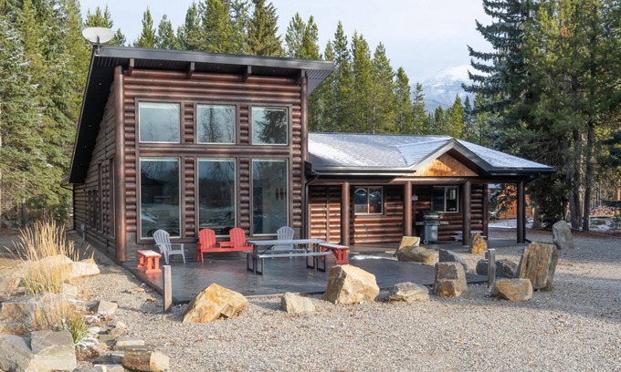 Valemount House | Aspen Cabin Vacation Rental w/Sauna Option!