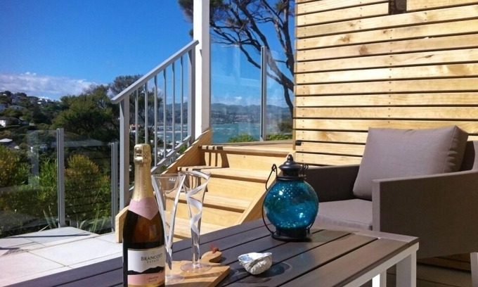 Plimmerton Cottage | Aspen Cottage - Stylish Cottage with Sea Views