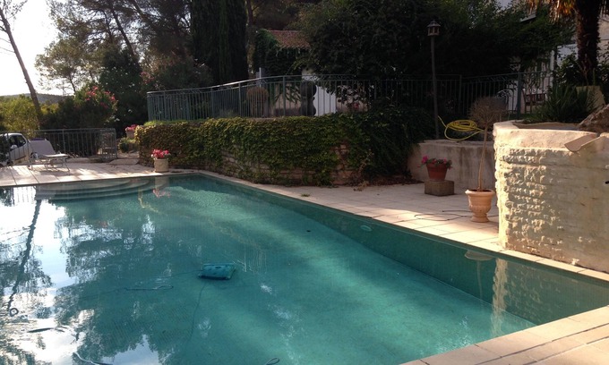 Chateauneuf-le-Rouge House | At the foot of Sainte Victoire site a few kilometers from Aix en Provence property 1. 5Ha