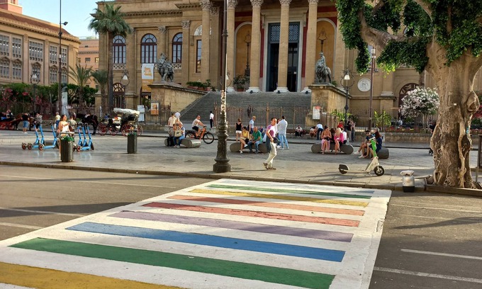 Ruggero Settimo House | At the Palazzo Del Principe, at the Massimo, in the center of Palermo