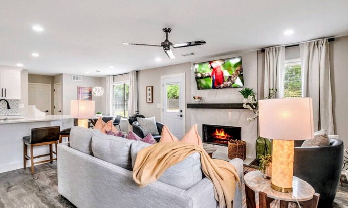 Riverdale House | ATH-SupCLN-4BR, MBR w/Sitting Area, Fenced (CLV)