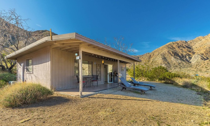 Morongo Valley Cottage | Athena Cottage- Panoramic Views on 25 acres at gated and private Hidden Passage