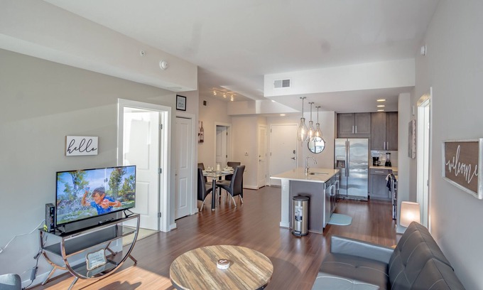 North Buckhead Apartment | Atlanta Buckhead Fully Furnished Apartment by RedAwning
