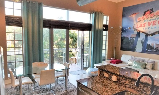 Pineapple Grove Arts District Condo | ATLANTIC AVENUE DELRAY BEACH LOFT CONDO
