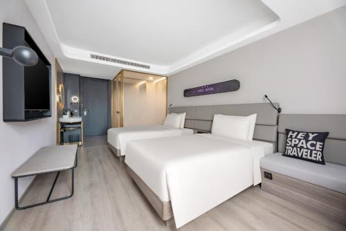 Ganjingzi Hotel | Atour X Hotel Dalian Huanan Plaza Huadong Road