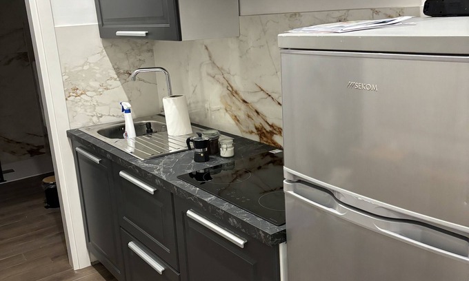 Casagiove Apartment | Atrium B&B, luxe apartment 2 km from the Royal Palace of Caserta, parking included