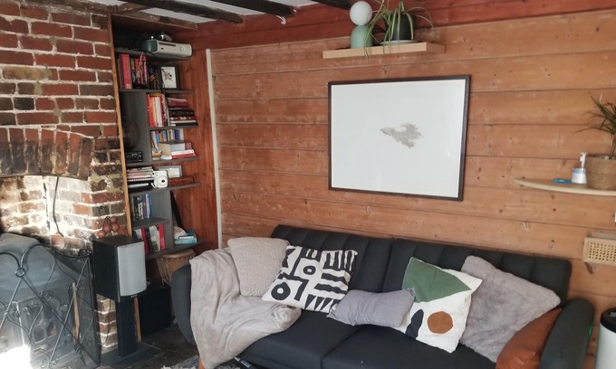 Bilting Cottage | Attached Little Cottage in the Countryside