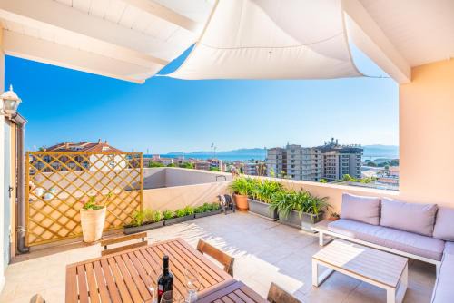Cagliari Apartment | Attico Luce e Colori - Terrazza Vista Mare - 5 Bdr