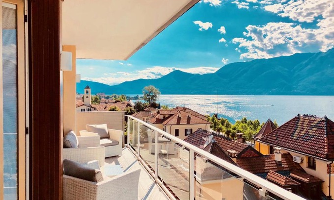Luino Apartment | Attico Palazzo di Vetro