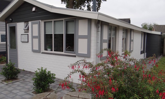Zoutelande House | Attractive and neat detached house with wonderful sunny garden near the sea.