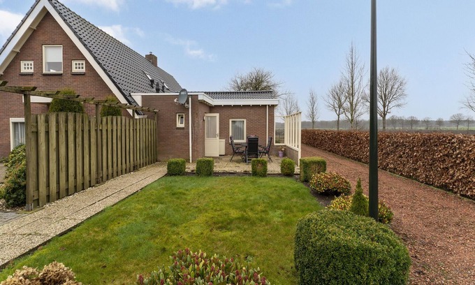 Spier House | Attractive holiday home in Spier with garden