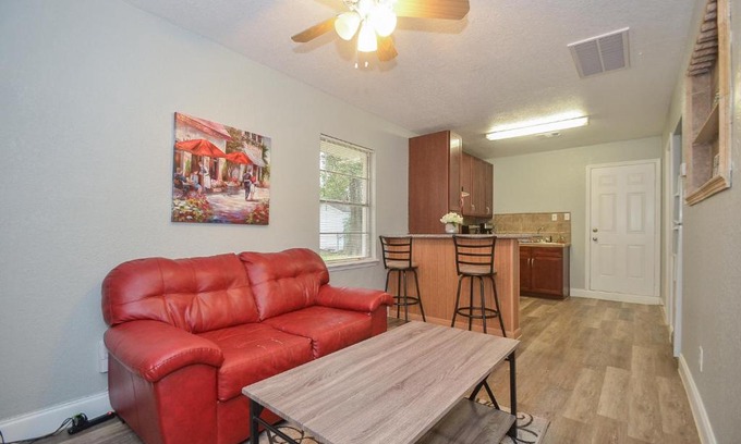 Spring Branch West Apartment | Attractive Suite by Memorial City Mall, W Houston