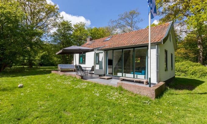 Breezand House | Attractive vacation home with spacious garden