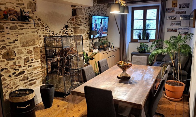 Saint-Leonard-de-Noblat House | Atypical medieval house