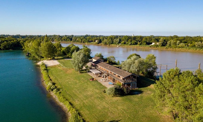 Baurech Villa | Au bord de l'eau - Grande maison - Baurech Insolite