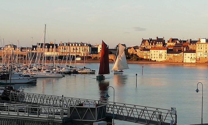 La Cite Apartment | Au Bord de Mer - apartment on marina with balcony and sea view.