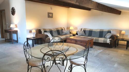 Magalas Apartment | 'Au Coeur des Vignes' - private apartment & garden