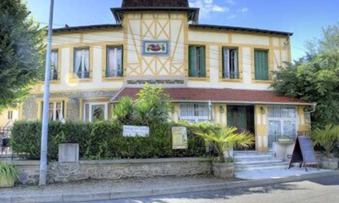 Carrieres-sous-Poissy Hotel | Auberge des Ecluses