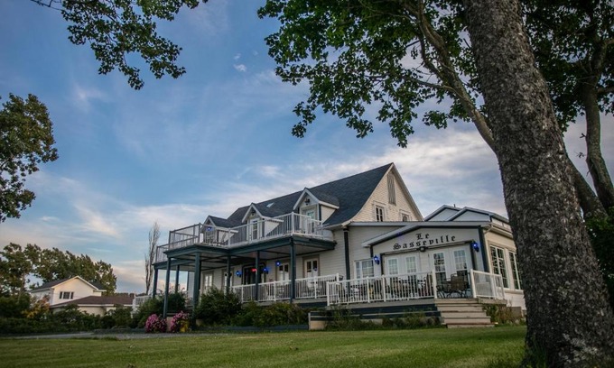 Sainte-Anne-des-Monts Hotel | Auberge Seigneurie des Monts