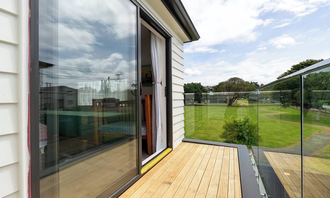 Greenlane - Ellerslie Villa | Auckland Golden Phoenix Holiday Homes