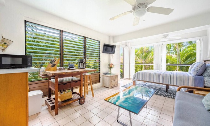 Kahaluu Bay Apartment | Aug 99 low rates, check dates free HS-WIFI, Parking, Walk to Magics & Kahalu'u