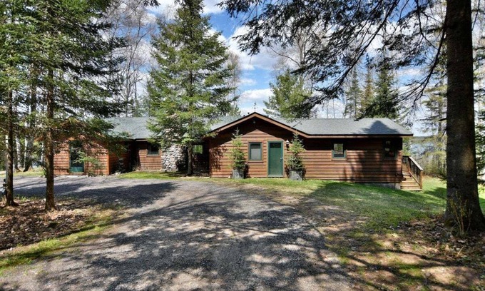 Clam Lake Cabin | Aunt Alice's Cabin Lakeside Cabin on Buffalo Lake between Clam Lake and Lake Namakagon