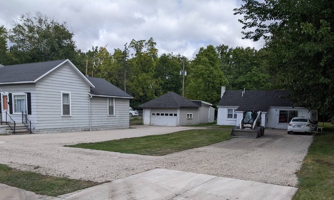 Dundee Cottage | Aunt Rose's Place 1 BR Cottage on the Raisin River in Dundee, MI