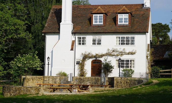 Warninglid Cottage | Aunt's House - sleeps 10 guests in 5 bedrooms