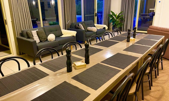 Dennington House | Austral Place 88 via Merri River
