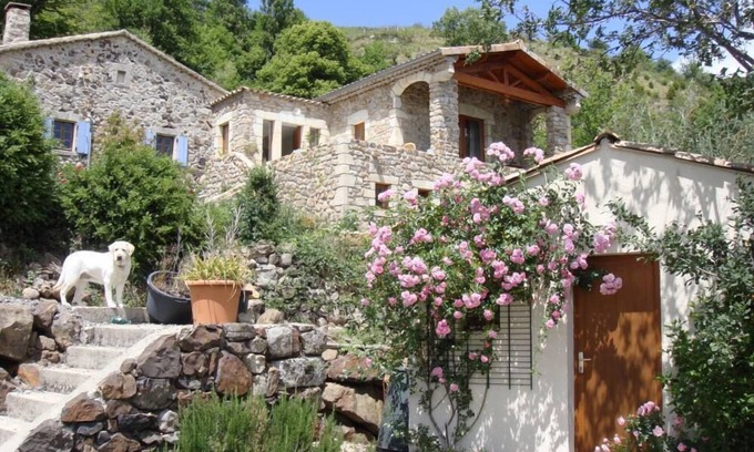 Pourcheres House | Authentic architecture, ultimate tranquility, stunning views, parking
