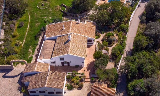 Quinta das Raposeiras Villa | Authentic big quinta with swimming pool on large grounds.