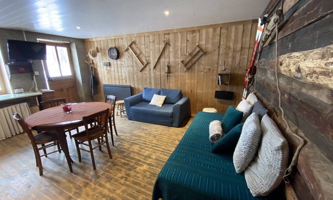 Le Chalmieu House | Authentic Savoyard apartment