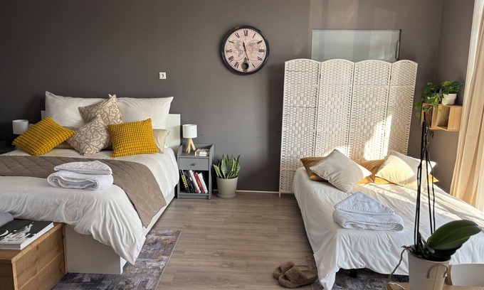 Lank-Latum Cabin | Authentic Travellers Suite