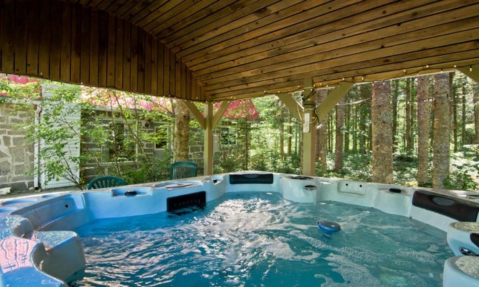 Saint Romain Resort | Aux Pignons Rouges Camping & Chalets