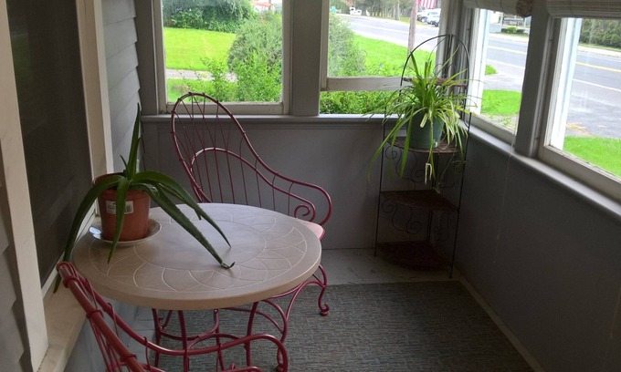Lanesborough Apartment | Available for Winter Rental, Healthcare, Central