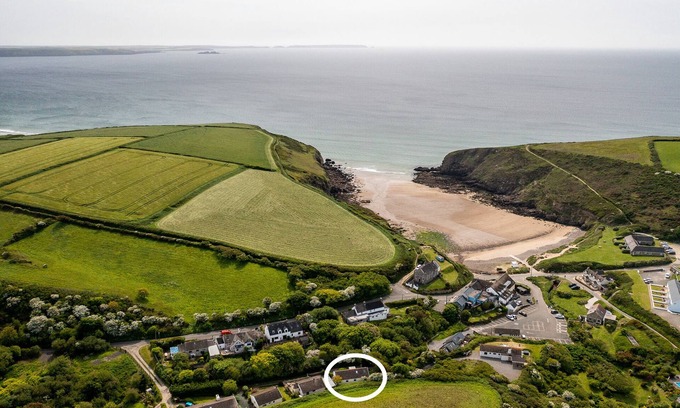 Nolton House | Avalon, Holiday Home Nolton Haven, Sleeps 6, 3 bedrooms, bathrooms