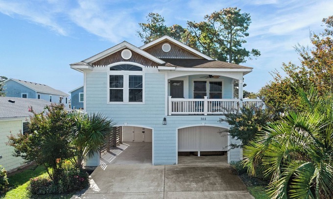 Colington House | Avalon Tides: Pet-Friendly | Hot Tub | Tiki Bar