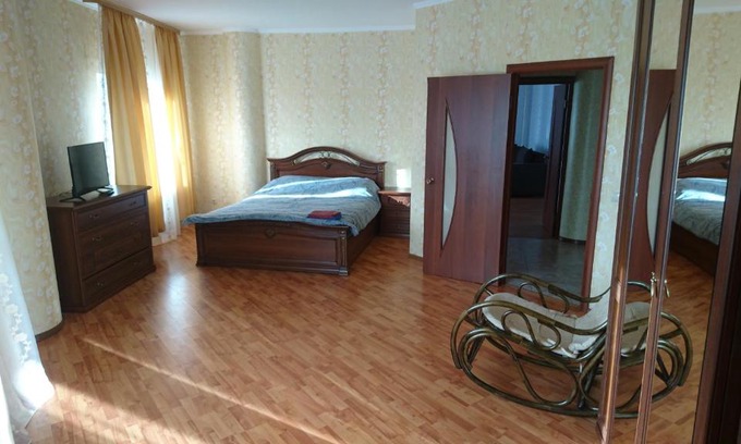Tsentralnyy okrug Apartment | Avangard 72 on 50 years VLKSM 19
