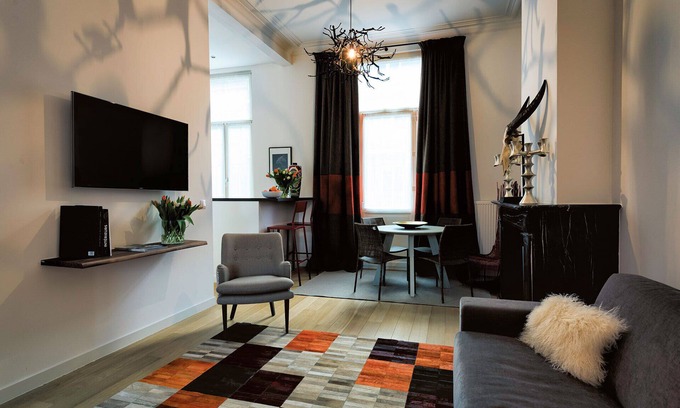 Postel Apartment | Avenue Louise - Gorgeous One Bedroom Apartment with Balcony