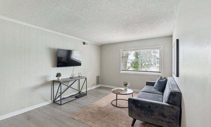 Glengarry Apartment | Avery Apartments D33 I Spacious 2 Bed 1 Bath