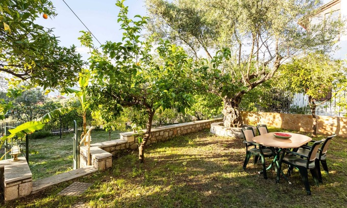 Avia House | Avia's Seaside Hideaway with Lush Garden