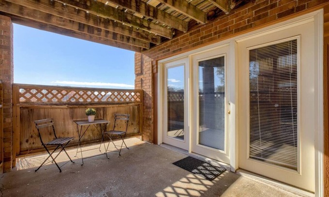 Mount Moriah House | Aviator's Lounge 2BR 1Bath WiFi Close to Airport 1
