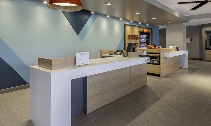 Waukesha Hotel | avid hotel Milwaukee West Waukesha by IHG