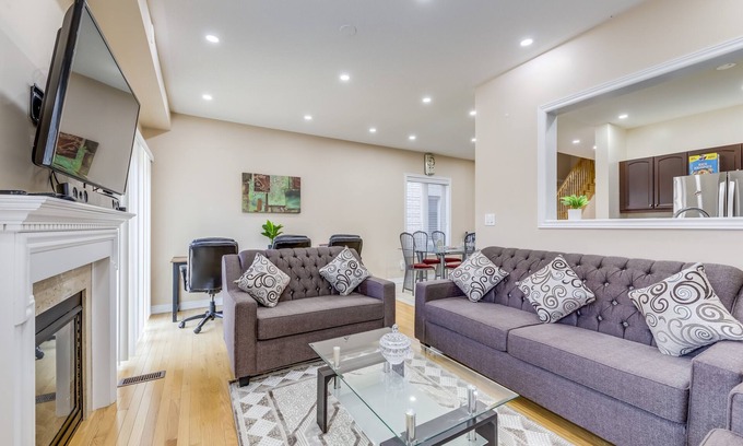 Lakeview House | AVID Vacation Palace in Castlemore,Brampton